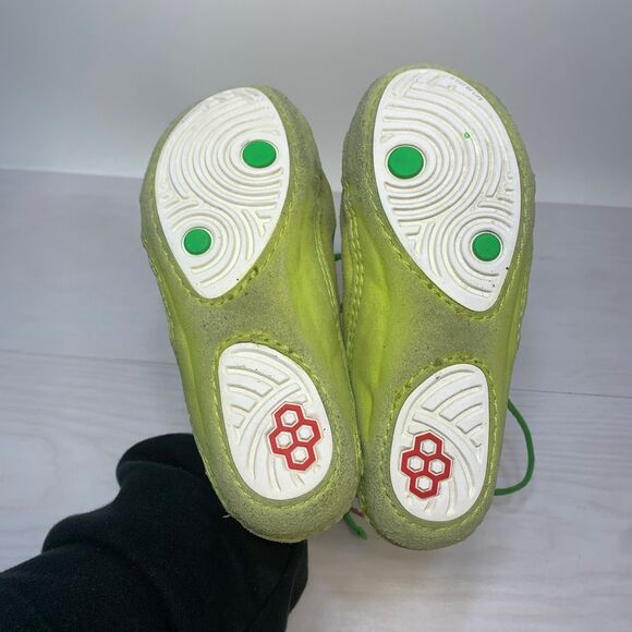 Athletic_Shoes